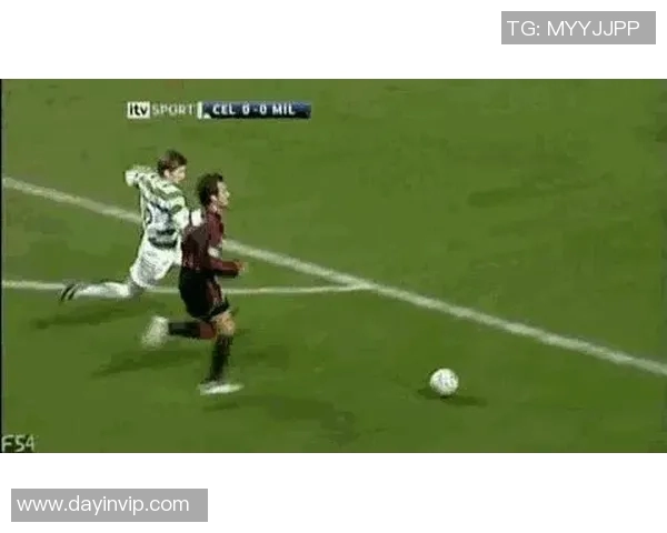 足球场上的搞笑假摔瞬间合集让你笑到停不下来的视频大赏