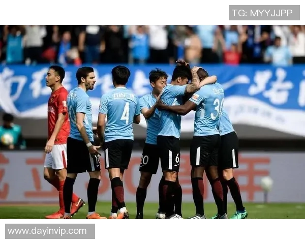 广州恒大与大连一方激战正酣谁能在中超赛场上笑到最后